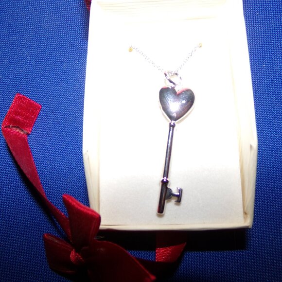 New -Silver Rhodium-Plated Heart Locket Key Pendant - 750 Italy - Red Ribbon Box - Picture 4 of 16